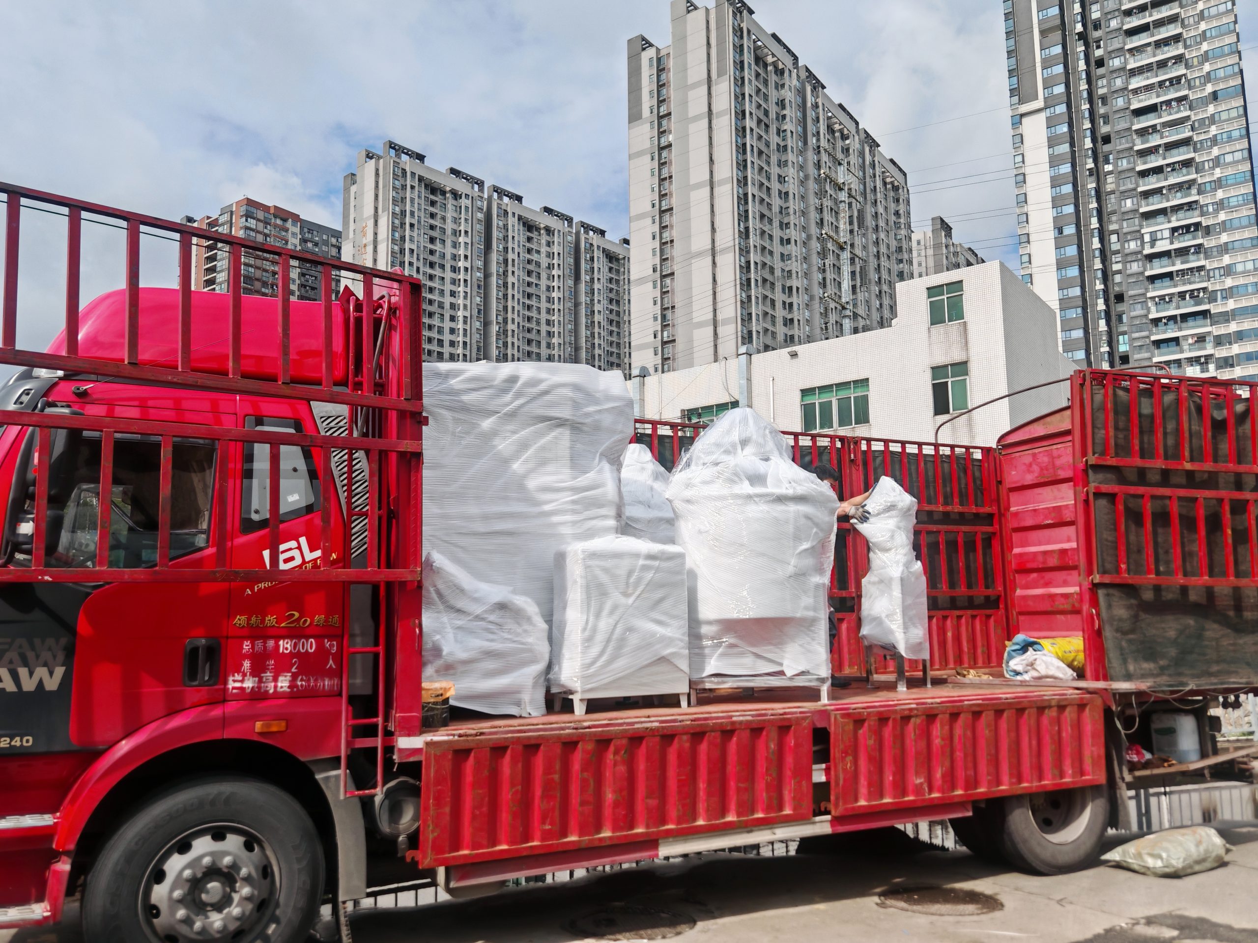 叁星飛榮立式砂磨機(jī)助力碳化硅材料高效研磨，今日成功交付！